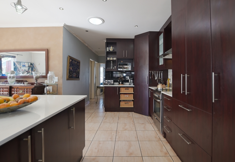 5 Bedroom Property for Sale in Richwood Western Cape